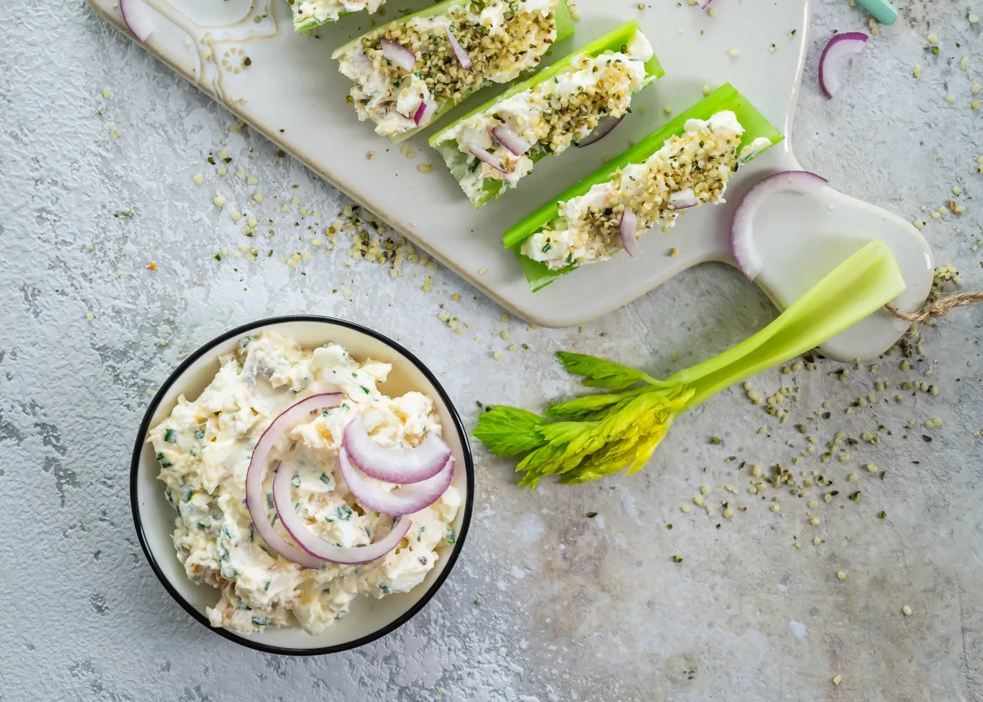 Sałatka z selerem ze słoika to hit imprez. Jeden słodki dodatek podkręci jej smak