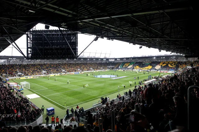 Nitras zwyzywany na meczu. Minister sportu oberwał od kibiców w Katowicach