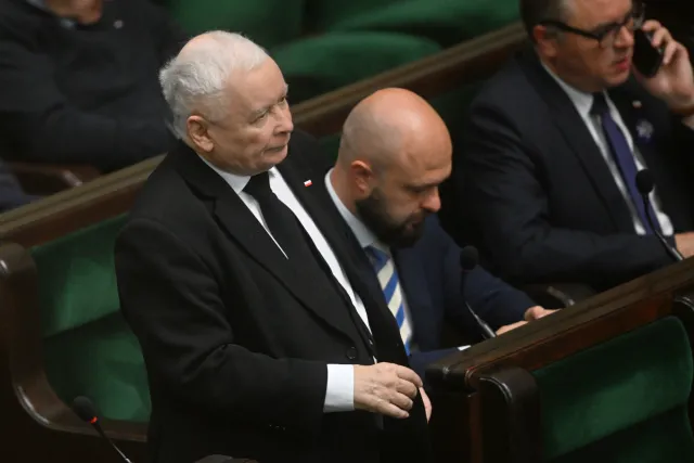 Skandaliczny gest Kaczyńskiego w Sejmie. Wykonał go podczas przemówienia ministra sportu