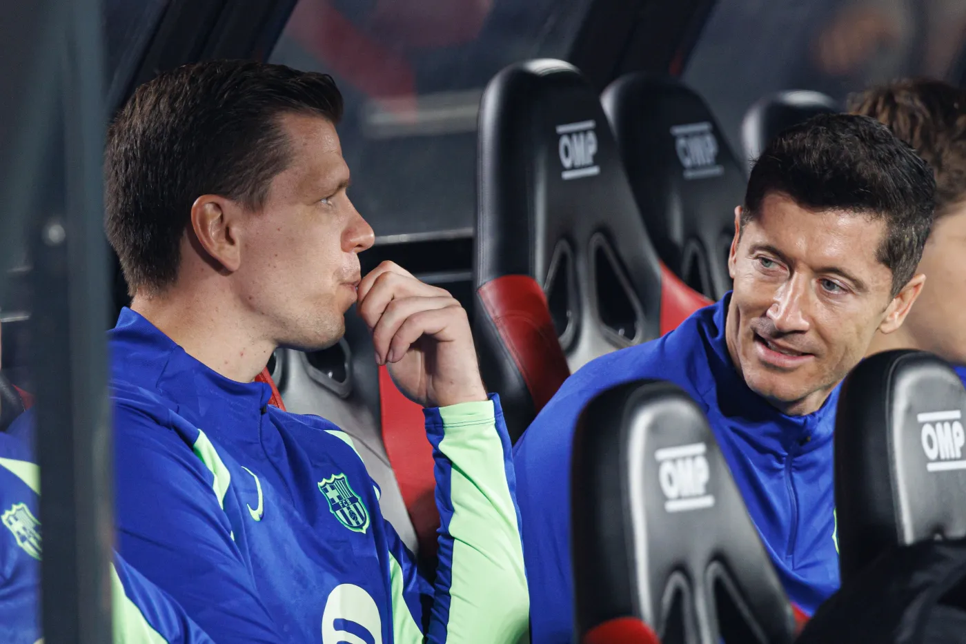 Lewandowski i Szczęsny przefarbowali się na blond. Nowe fryzury piłkarzy Barcelony [FOTO]