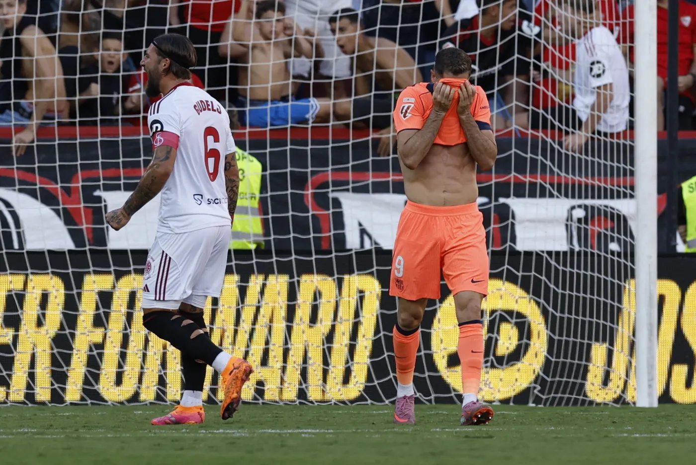 Lewandowski zawiódł w kluczowym momencie. Szczęsny aż cztery razy wyjmował piłkę z siatki