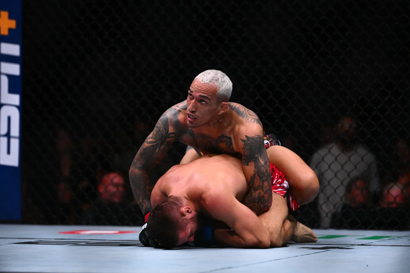 Oliveira poddał Gamrota na gali UFC. Zobacz, ile Polak zarobił za przegraną walkę wieczoru