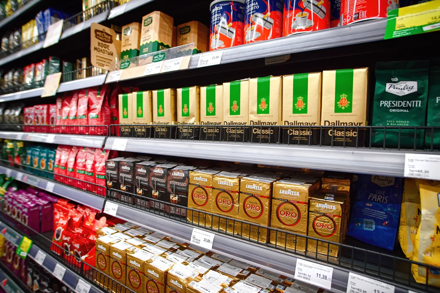 Nie tylko Biedronka, ta sieć również obniża cenę kawy. Marka premium w dużo niższej cenie