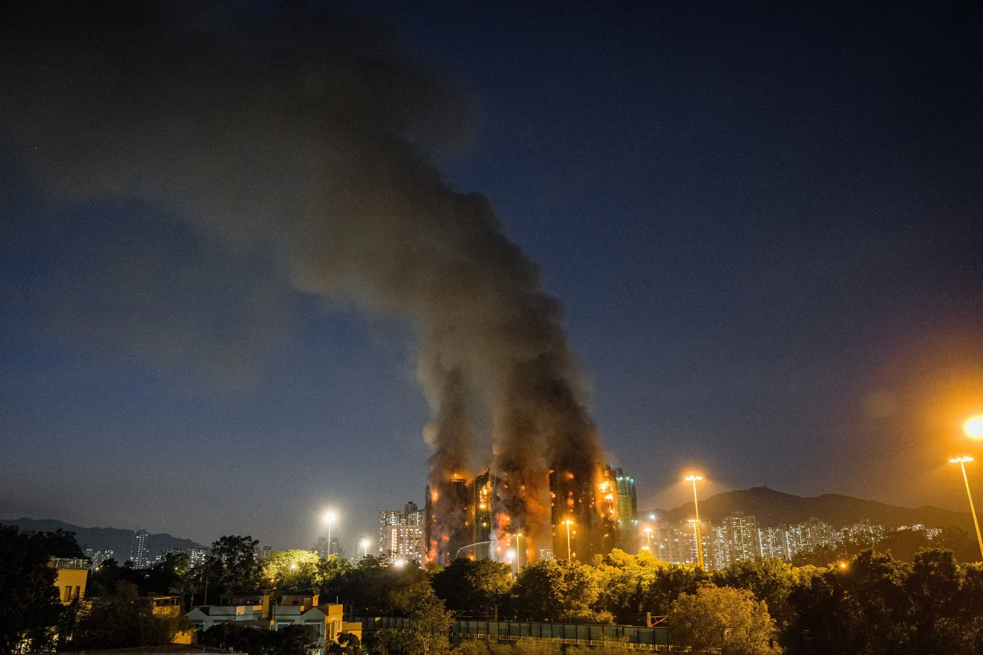 Tragedia w Hongkongu. Liczba ofiar pożaru rośnie. Trzy osoby aresztowane