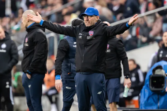 Raków chce, by Legia zapłaciła za Papszuna. Klub z Częstochowy już znalazł nowego trenera