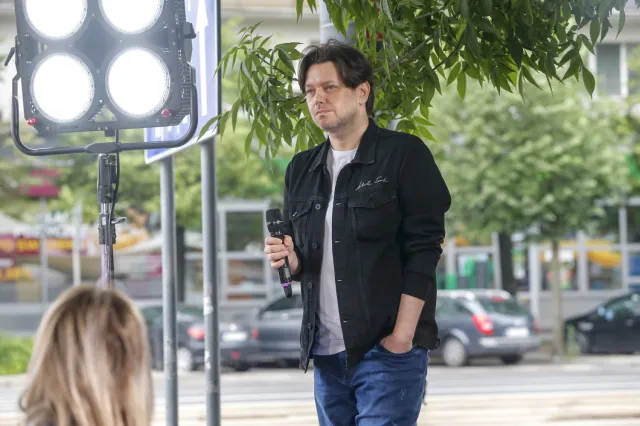 Znamy kolejnego uczestnika "Twoja twarz brzmi znajomo". Jego przebój śpiewała cała Polska