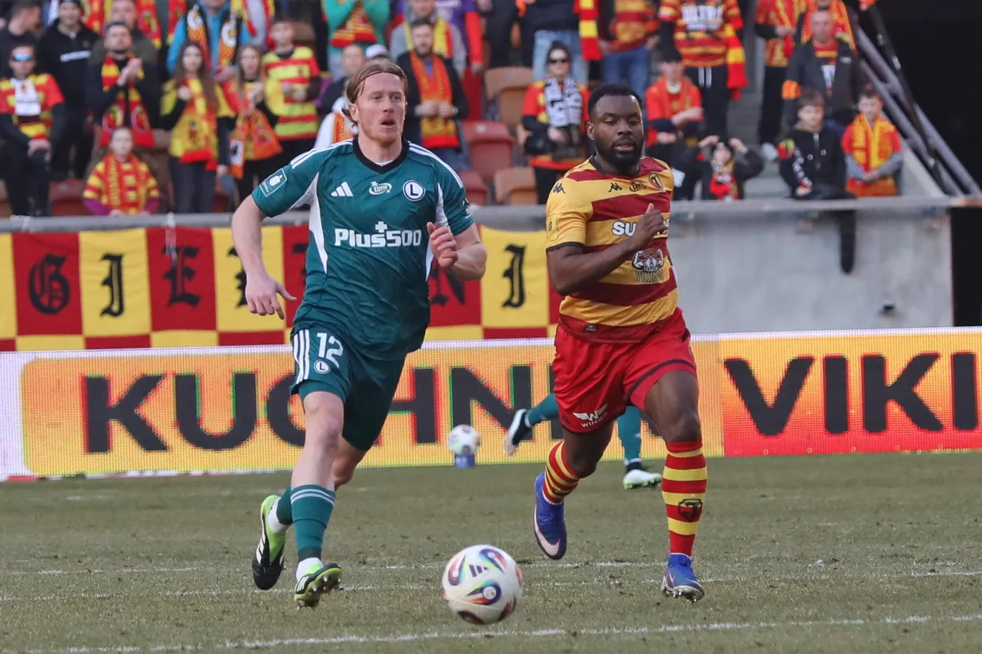 Wielki pech Jagiellonii. W meczu z Legią jej piłkarze dwa razy trafili do swojej bramki