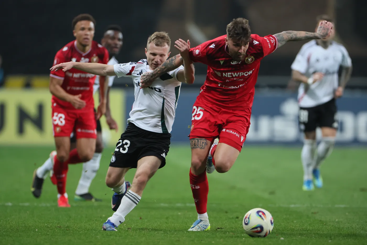 Legia w ostatniej akcji wepchnęła piłkę do siatki. Widzew przegrał piekielnie ważny mecz