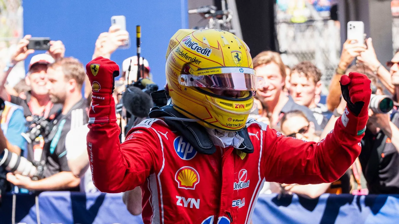 Hamilton najszybszy w Barcelonie. To jego pierwsze zwycięstwo w bolidzie Ferrari