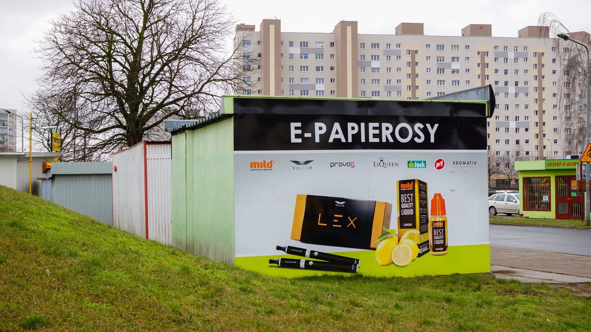 Naukowcy ostrzegają. E-papierosy mogą przyczyniać się do rozwoju raka płuc i jamy ustnej