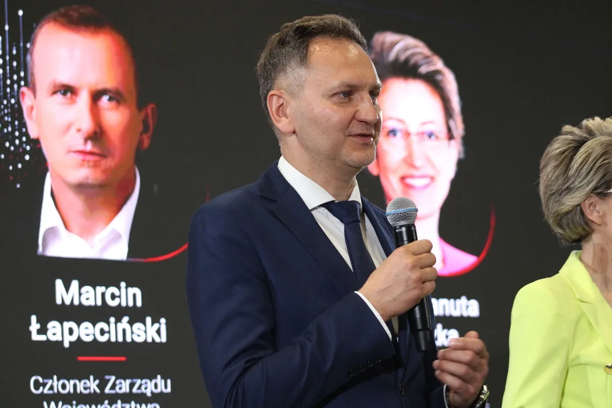 Wiceminister cyfryzacji: Smart Village to realny biznes, na którym zarabiają polskie firmy