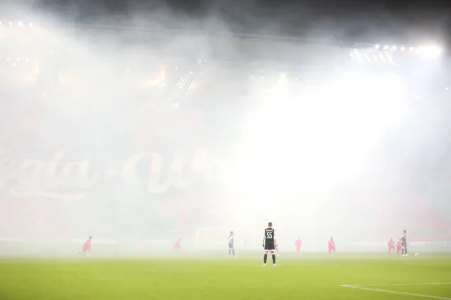 Włoskie media: Kibice Legii zbyt porywczy. Rzucali przedmiotami w piłkarzy Napoli