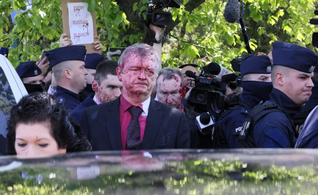 Ambasador Andriejew wybiera się przed Mauzoleum Żołnierzy Radzieckich. "Mamy nadzieję, że..."