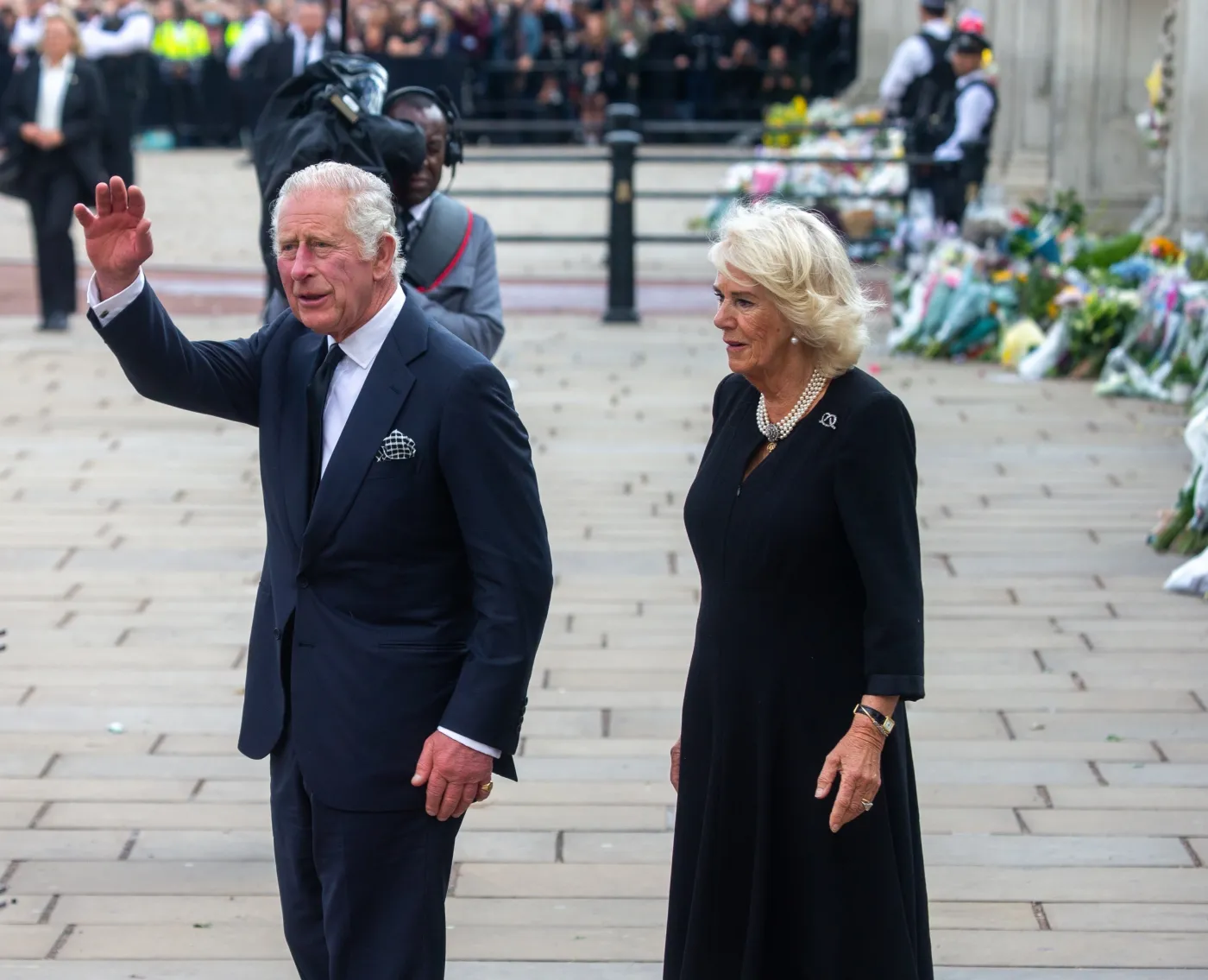 Król Karol nie jada lunchu i uwielbia trening kanadyjskich pilotów. "Jest poszukiwaczem przygód"
