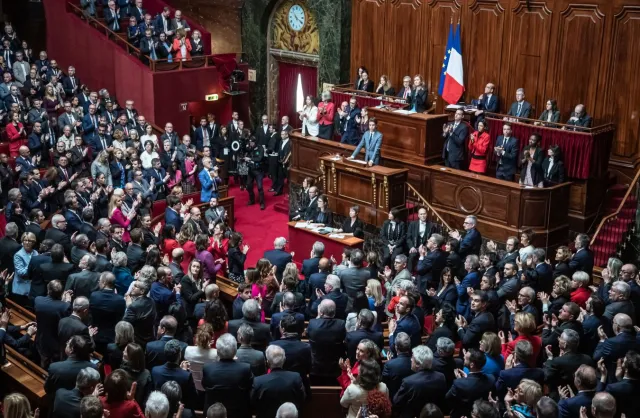 Francja pierwszym krajem na świecie, który zapisał prawo do aborcji w konstytucji