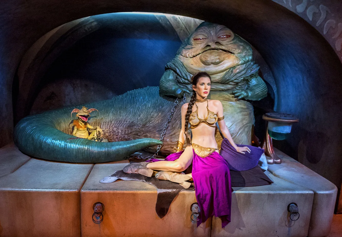 Leia Organa w swoim słynnym bikini w gabinecie figur woskowych Madame Tussaud's w Londynie