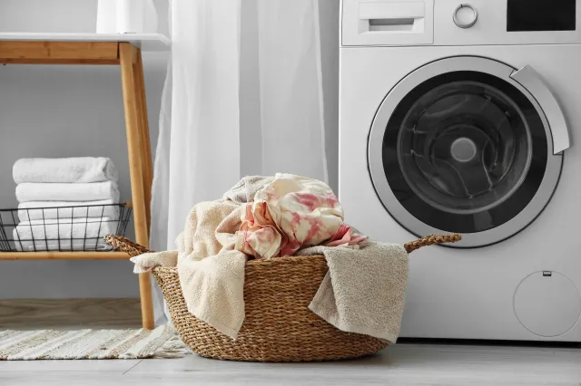 Takie pranie to błąd! Hydraulik radzi, jak prać skutecznie