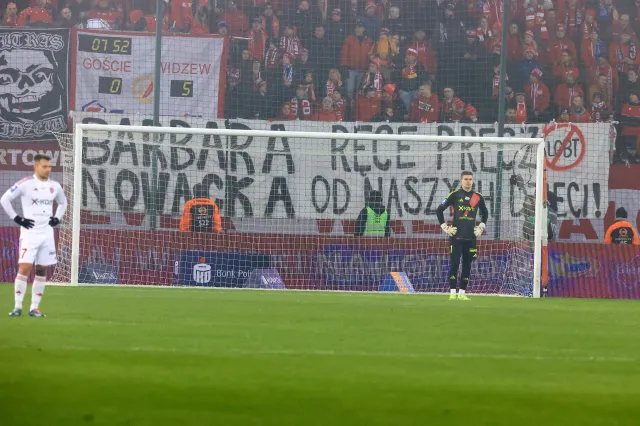 Kibice Widzewa uderzyli w Barbarę Nowacką. Wykorzystał to Przemysław Czarnek