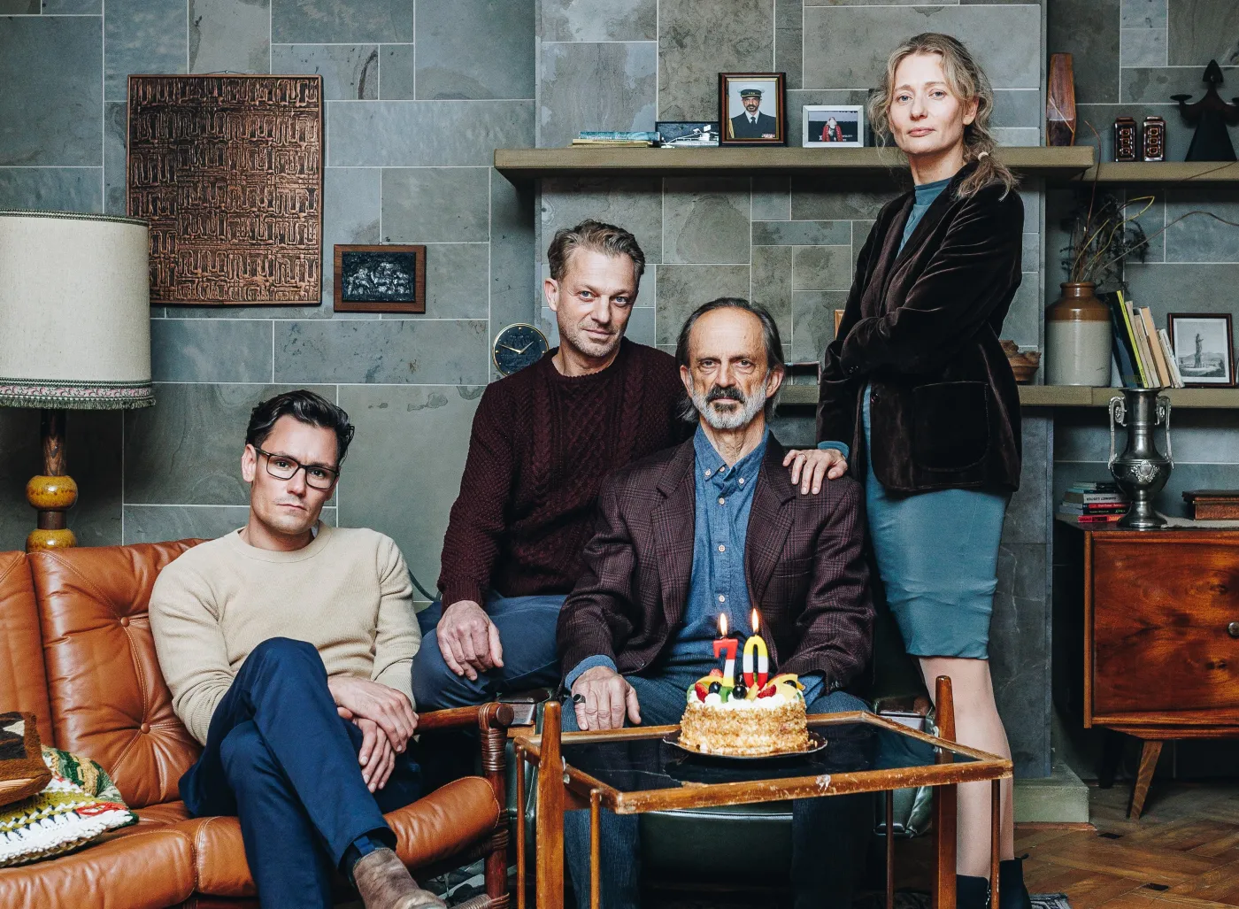 Magdalena Popławska, Jacek Koman, Grzegorz Damięcki i Bartosz Gelner w serialu "Miasto Mrozów"