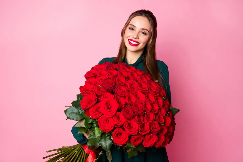 Życzenia na Dzień Kobiet 2025. Krótkie, piękne i śmieszne życzenia na 8 marca do wysłania SMS