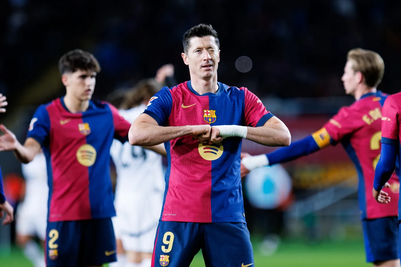 Lewandowski 9 minut po wejściu na boisko trafił do siatki. Szczęsny popisał się... dryblingiem