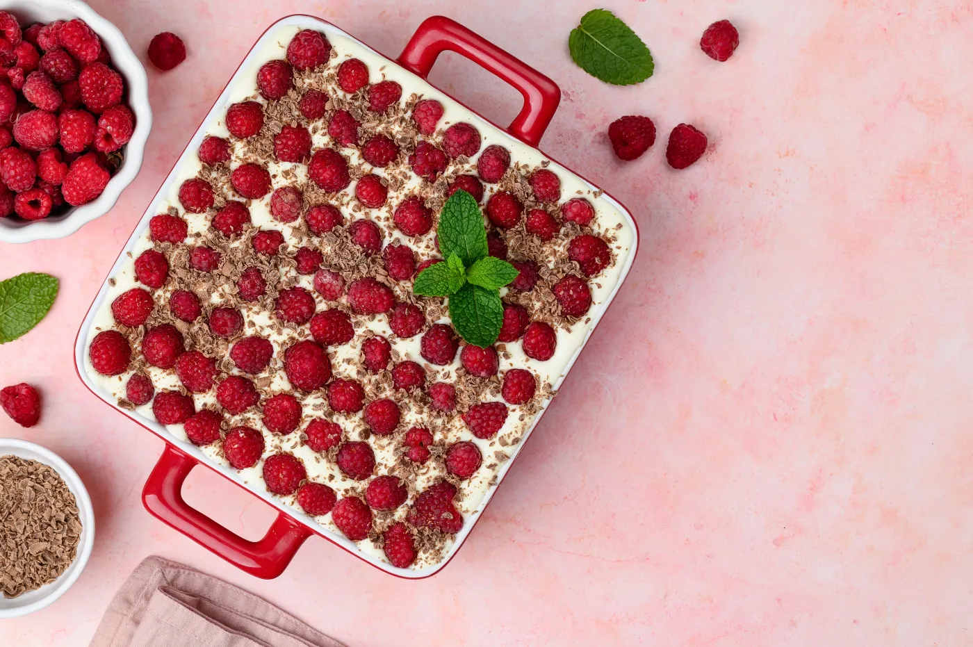 Delicja budyniowa - szybkie i pyszne ciasto bez pieczenia. Zakochasz się w nim!