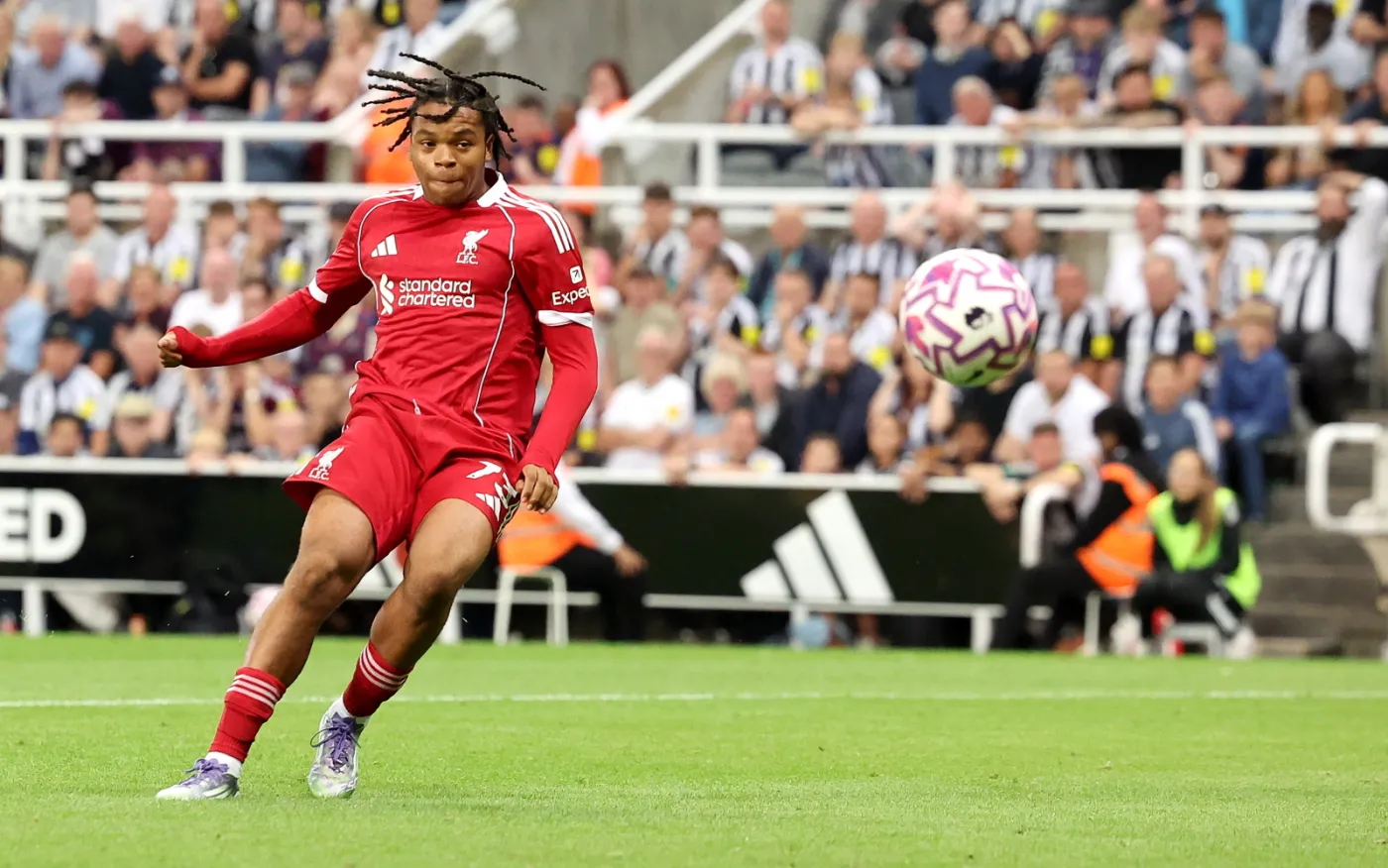 Co za debiut! Liverpool wygrał z Newcastle po golu 16-latka w końcówce