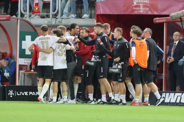Piłkarze Pogoni ocalili głowę trenera Kolendowicza. Widzew trzeci raz z rzędu bez zwycięstwa