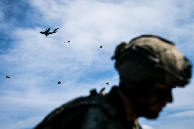 Alert RCB. Możliwe odgłosy strzałów i loty helikopterów. Służby apelują o spokój i ostrożność