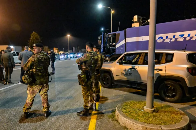 Starcia przed meczem Włochy - Izrael. Propalestyńscy manifestanci zaatakowali policję