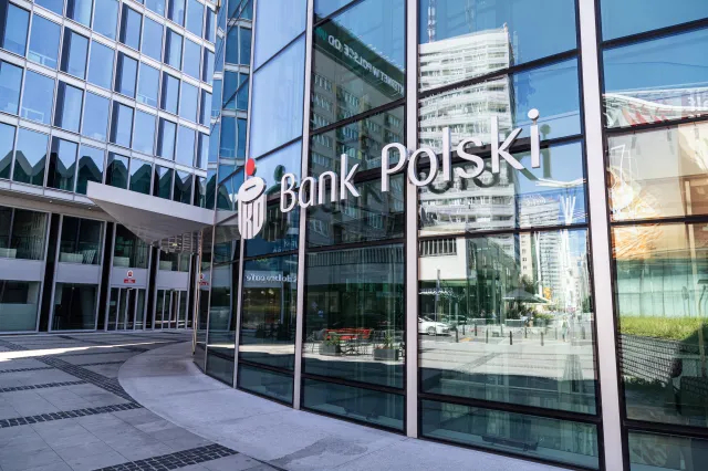 Popularny bank ostrzega swoich klientów. Można stracić pieniądze