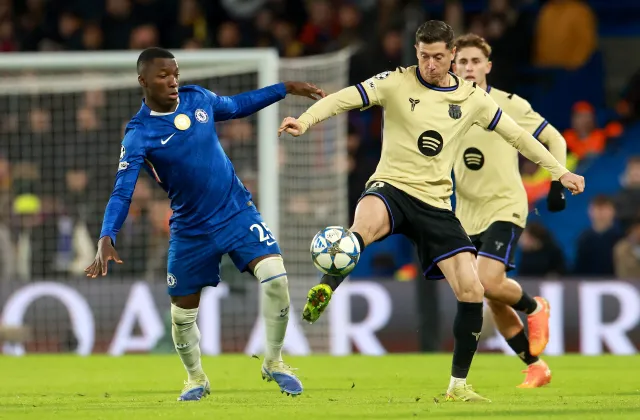 Liga Mistrzów. Klęska Barcelony, Lewandowski cierpiał na boisku, Szczęsny na ławce rezerwowych