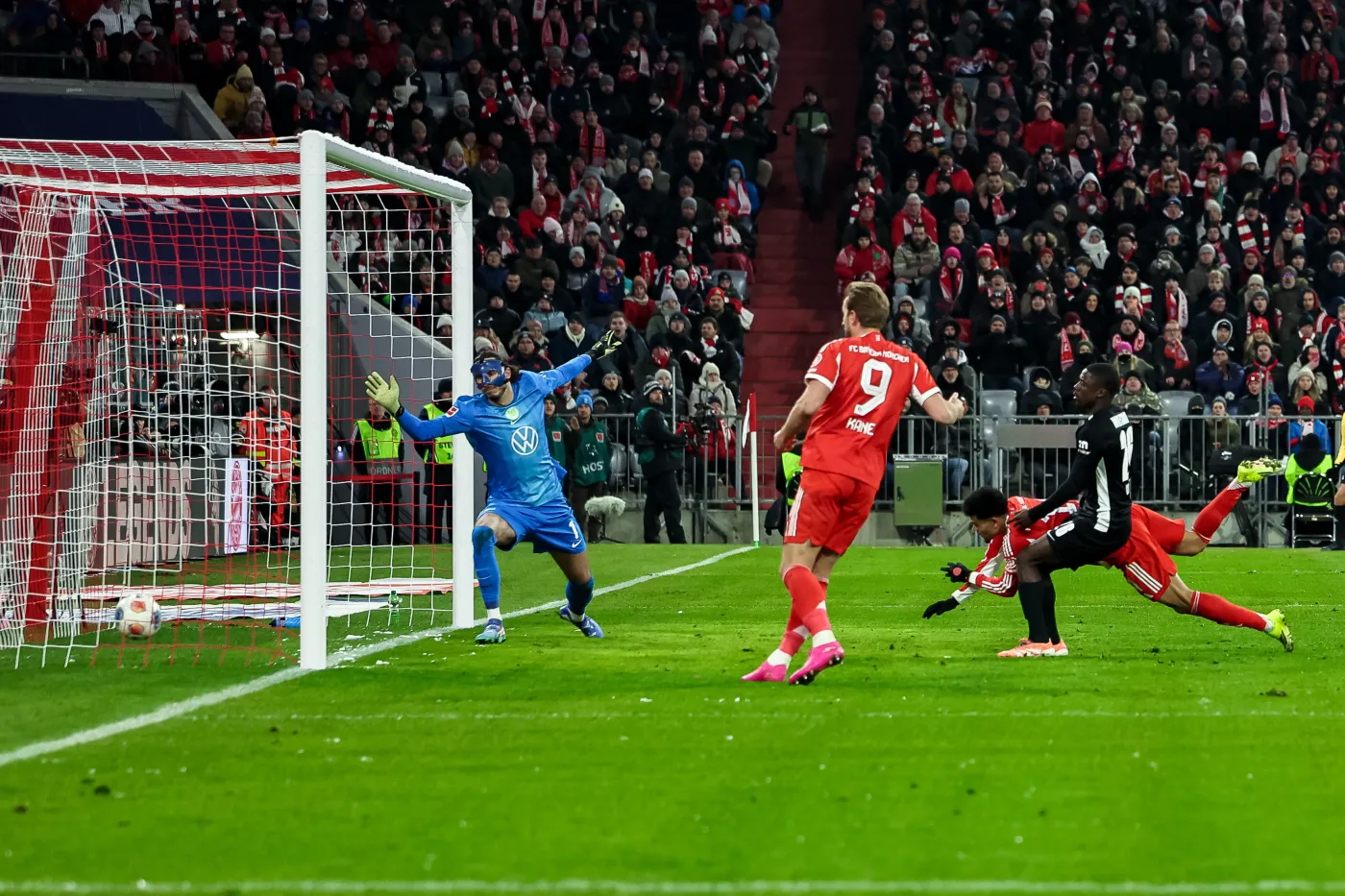 Koszmarny dzień bramkarza reprezentacji Polski. Grabara puścił osiem goli w meczu z Bayernem