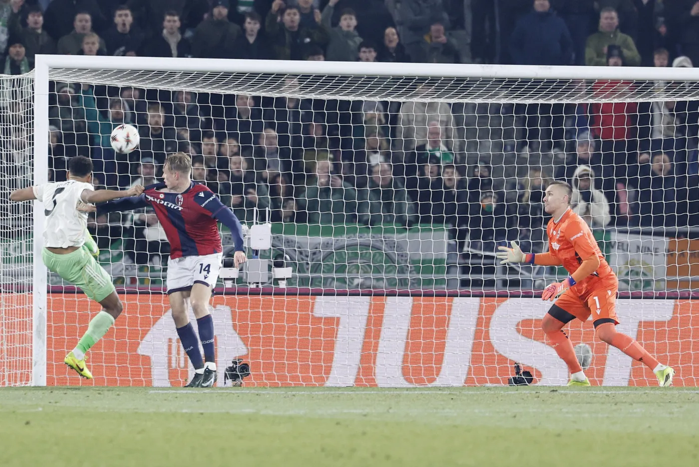 Bramkarz reprezentacji Polski wrócił do gry i zaliczył wpadkę. Koszmarny mecz Skorupskiego