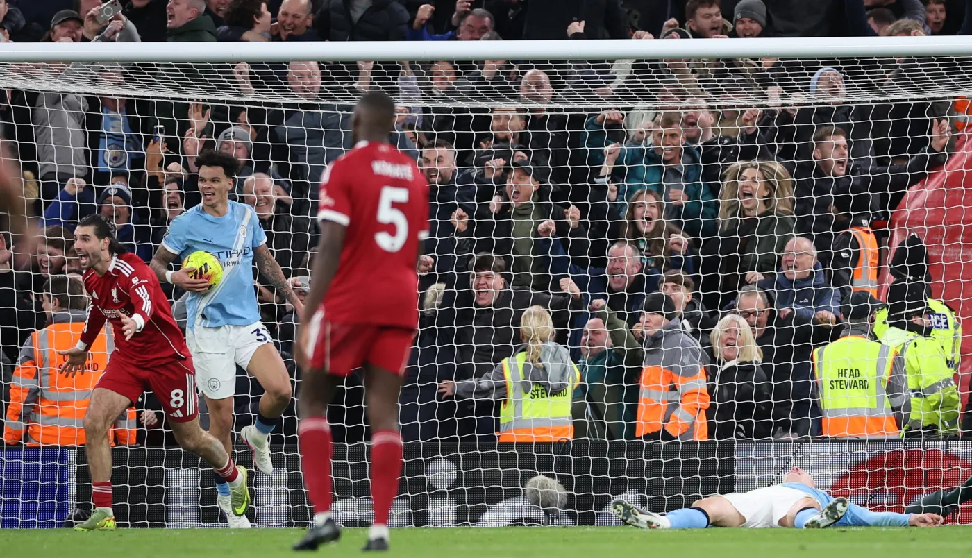 Gol z połowy boiska unieważniony przez VAR. Kuriozalna sytuacja w meczu Liverpool - Manchester City
