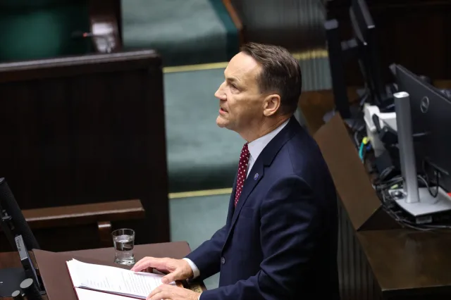 Mocne expose Sikorskiego w Sejmie. "Wielkie przewroty dokonują się na naszych oczach"