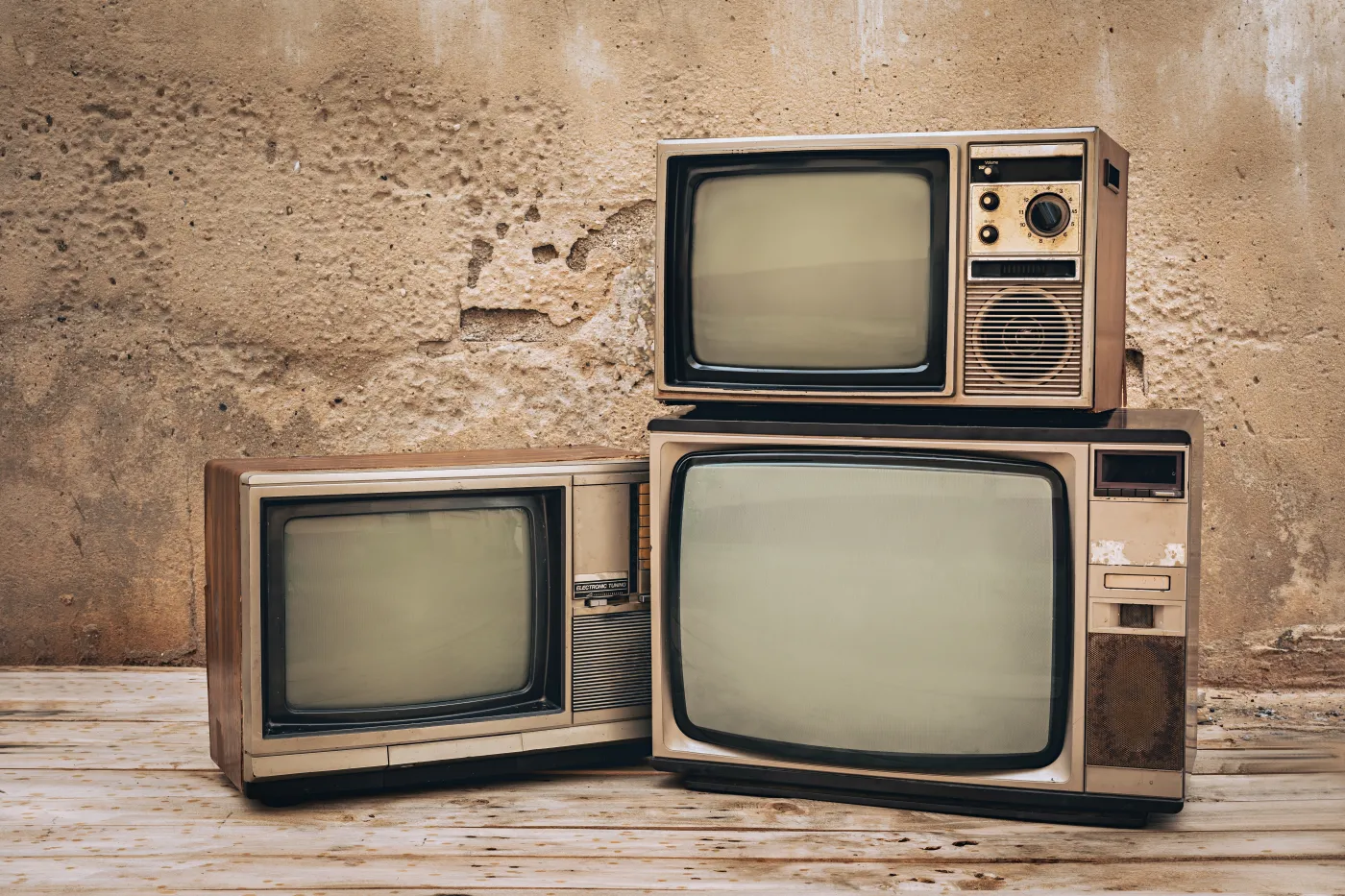 Quiz o telewizji w czasach PRL. Dziennikarki, prezenterki i pogodynki. Dopasuj je do programów