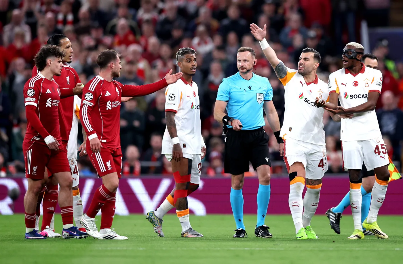 Liga Mistrzów. Wielki pech sędziego Marciniaka. Raczkowski popełnił błąd, a VAR mu nie pomógł