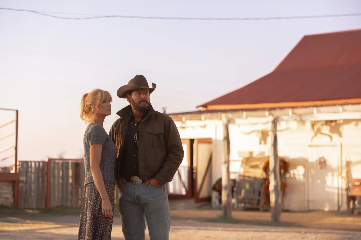 Kelly Reilly jako Beth Dutton oraz Cole Hauser jako Rip Wheeler w serialu "Ranczo Duttonów"