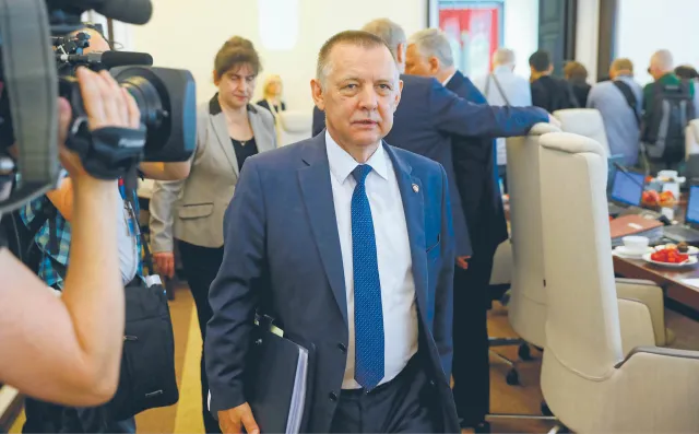 Banaś odpowiada. Wybory, których nie było, pod lupą NIK