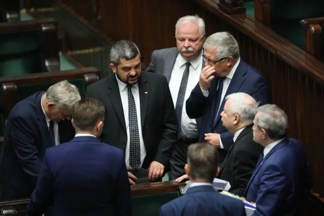 Władze PiS przywracają zawieszonych posłów. Krzysztof Sobolewski ogłosił decyzję partii