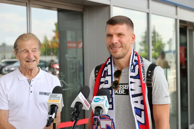 Podolski już w Zabrzu. "Będę kopał młodych w d..., żeby biegali"