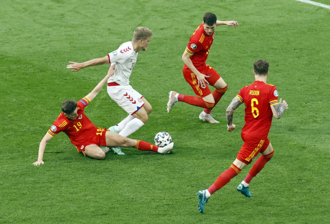 Fenomenalni Duńczycy pierwszymi ćwierćfinalistami Euro [WIDEO]