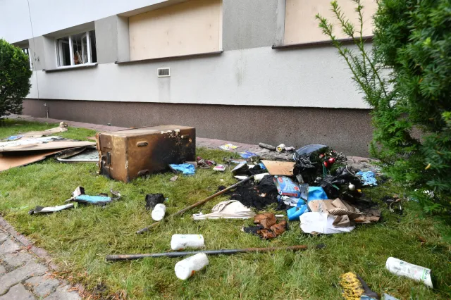 Zamość: Podpalono sanepid i punkt szczepień. ZOBACZ ZDJĘCIA