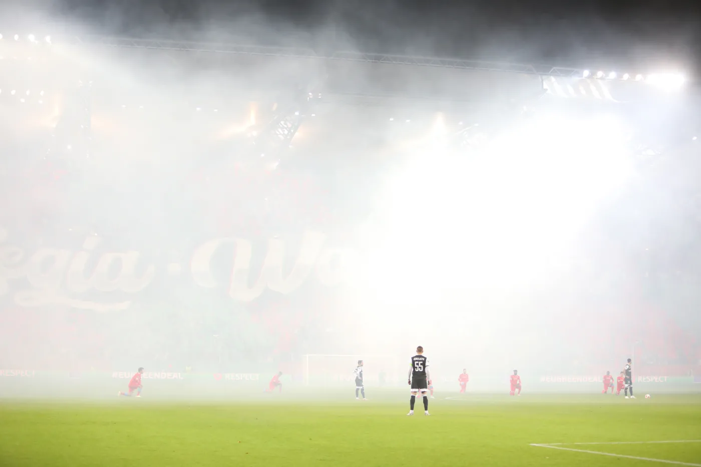 Włoskie media: Kibice Legii zbyt porywczy. Rzucali przedmiotami w piłkarzy Napoli