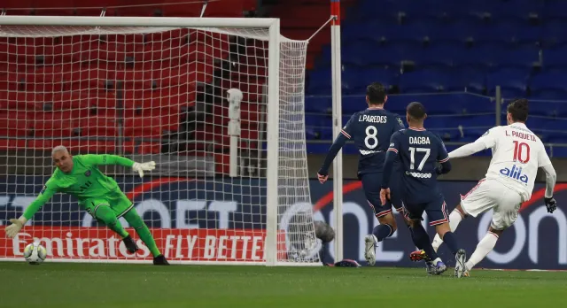 Niespodzianka w Lyonie. PSG uratował remis w końcówce meczu