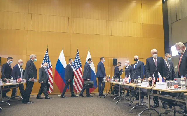 Niespokojny duch Genewy. Amerykanie grożą Rosji palcem