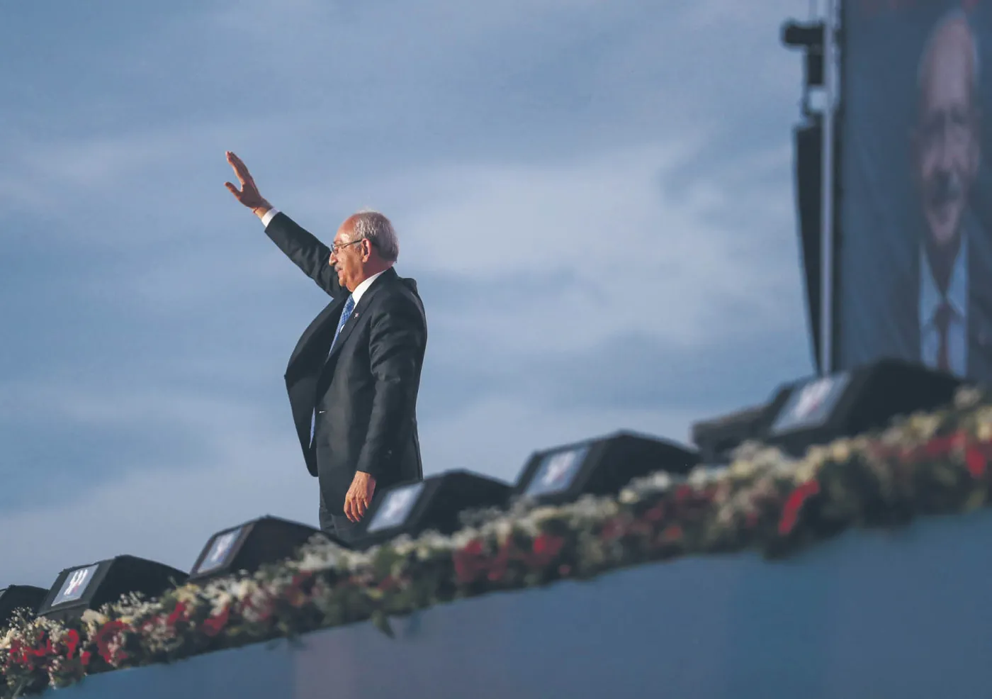 Kemal Kılıçdaroğlu, kandydat zjednoczonej opozycji na prezydenta, na wiecu w Stambule. 14 maja 2023 r.