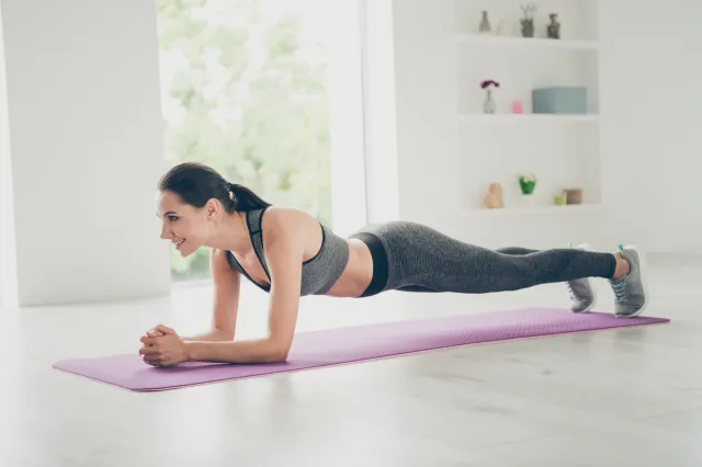 To ćwiczenie to hit. Wzmacnia wszystkie mięśnie i wystarczy je robić tylko 10 minut dziennie