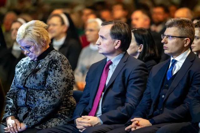 Radio o. Rydzyka obchodzi urodziny. Do Torunia zjechali wierni, nie zabrakło polityków PiS